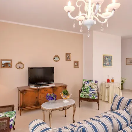 Radovani Hvar * Jelsa (Hvar)