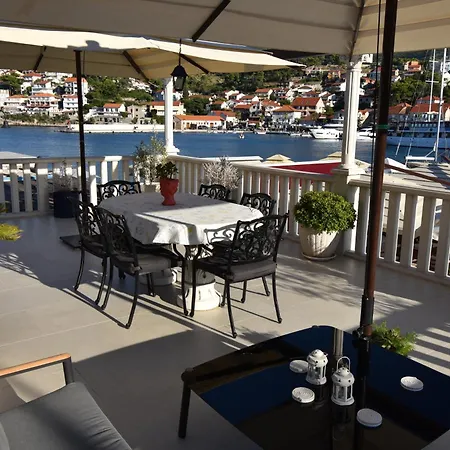 Radovani Hvar * Jelsa (Hvar)