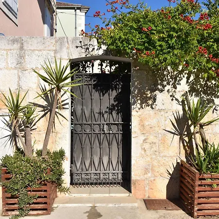 Radovani Hvar Jelsa (Hvar)