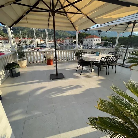 Radovani Hvar Villa *