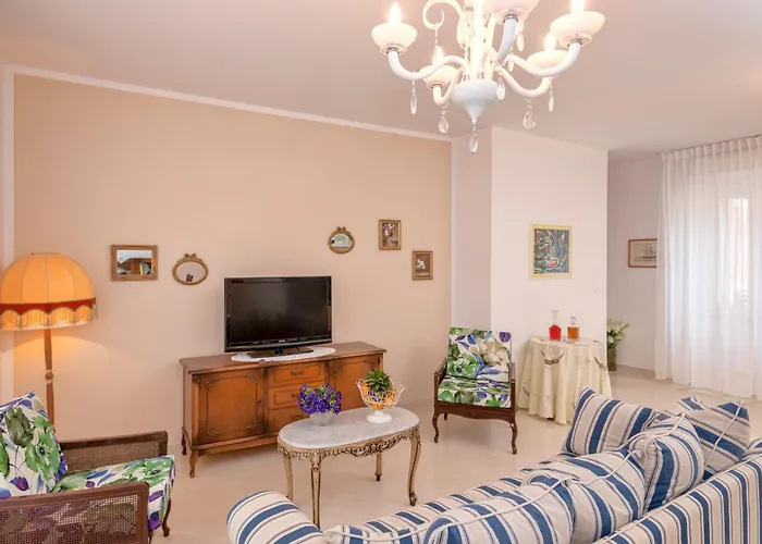 Radovani Hvar * ييلسا