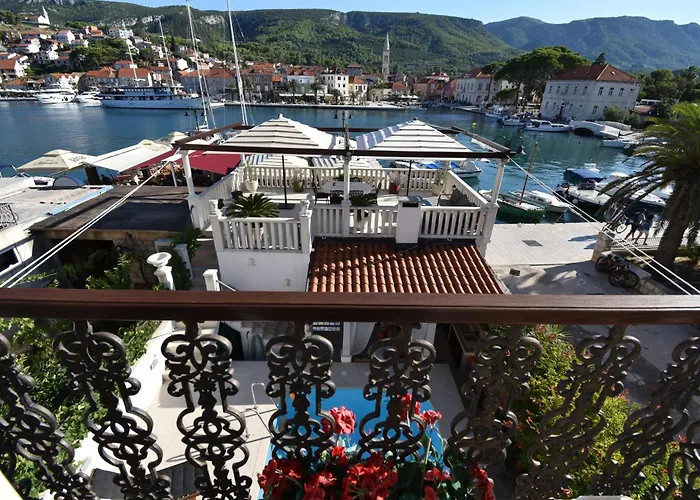 فيلة Radovani Hvar