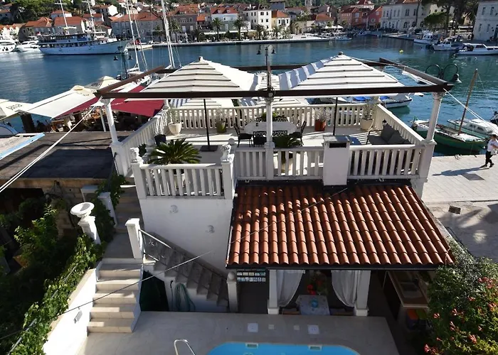 Radovani Hvar فيلة *