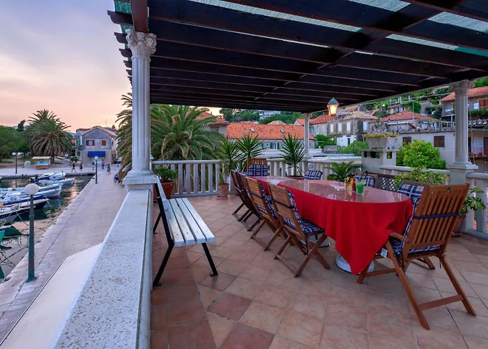 Radovani Hvar فيلة *