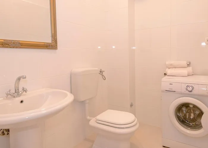 فيلة Radovani Hvar *