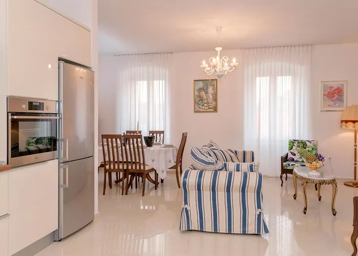 Radovani Hvar ييلسا