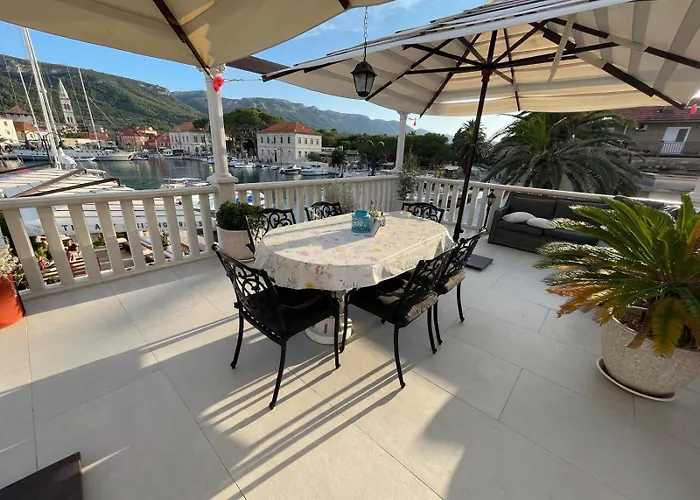 فيلة Radovani Hvar