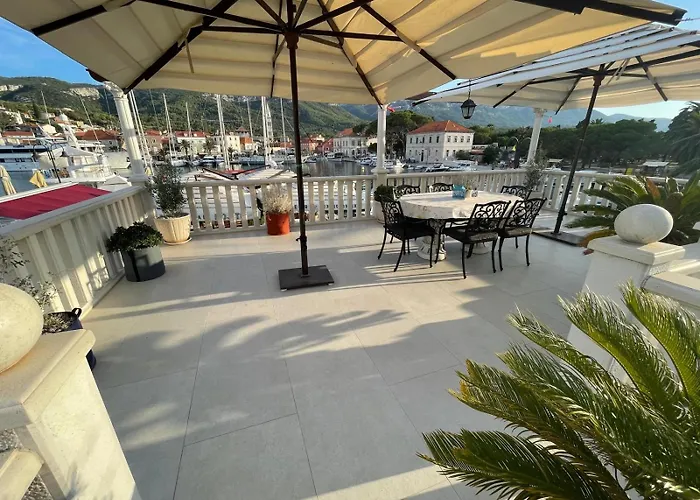 Radovani Hvar فيلة *