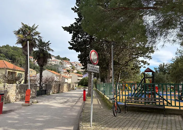 Radovani Hvar فيلة ييلسا
